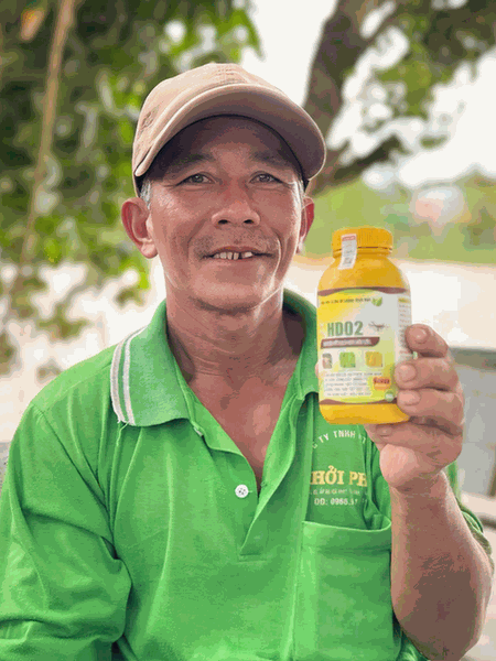Nông dân sử dụng sản phẩm HD02